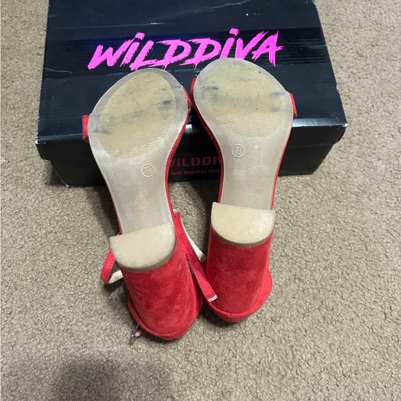 Women’s Heels - Picture 3 of 4